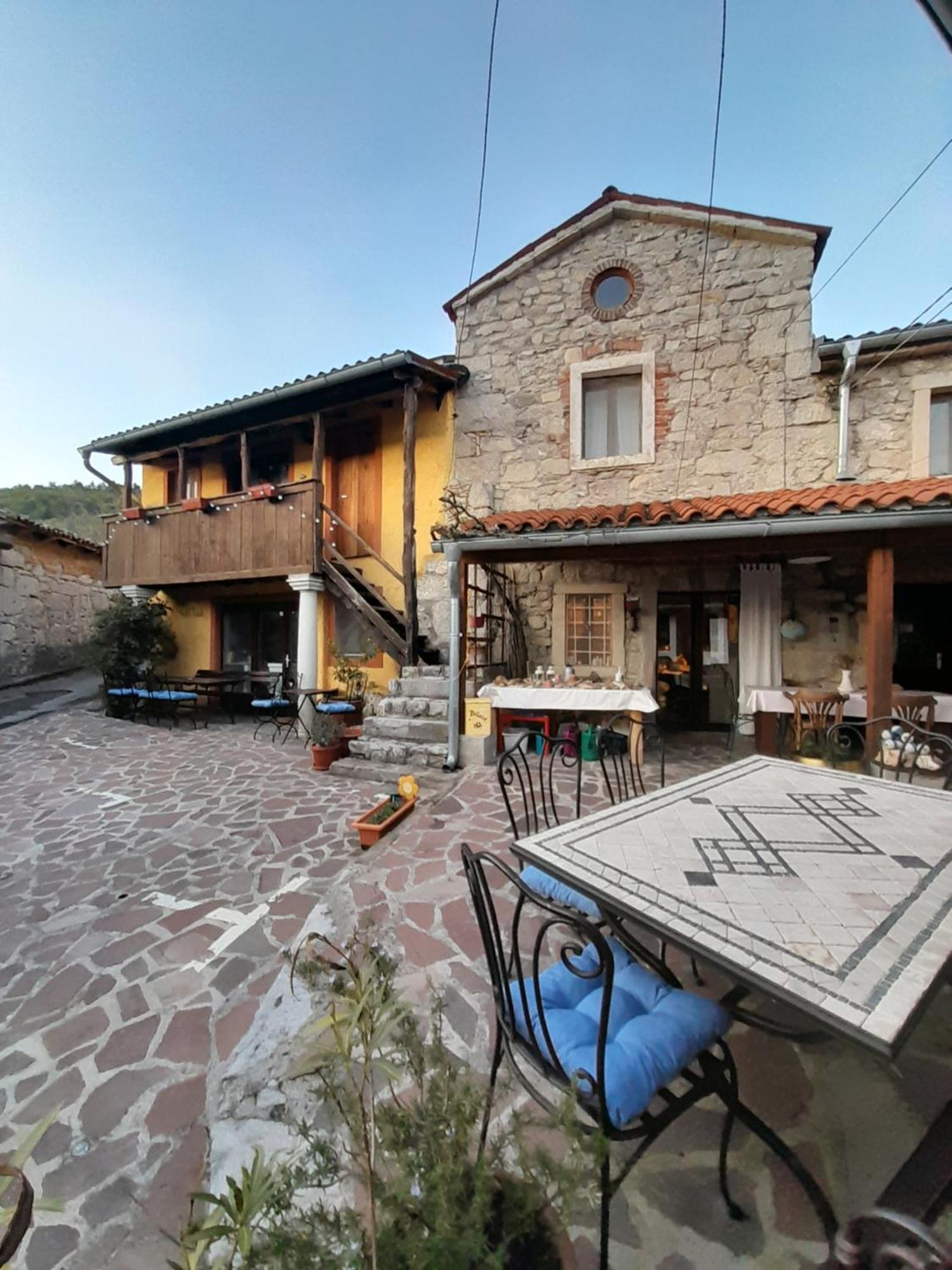 Hostel Xaxid Črni Kal Εξωτερικό φωτογραφία