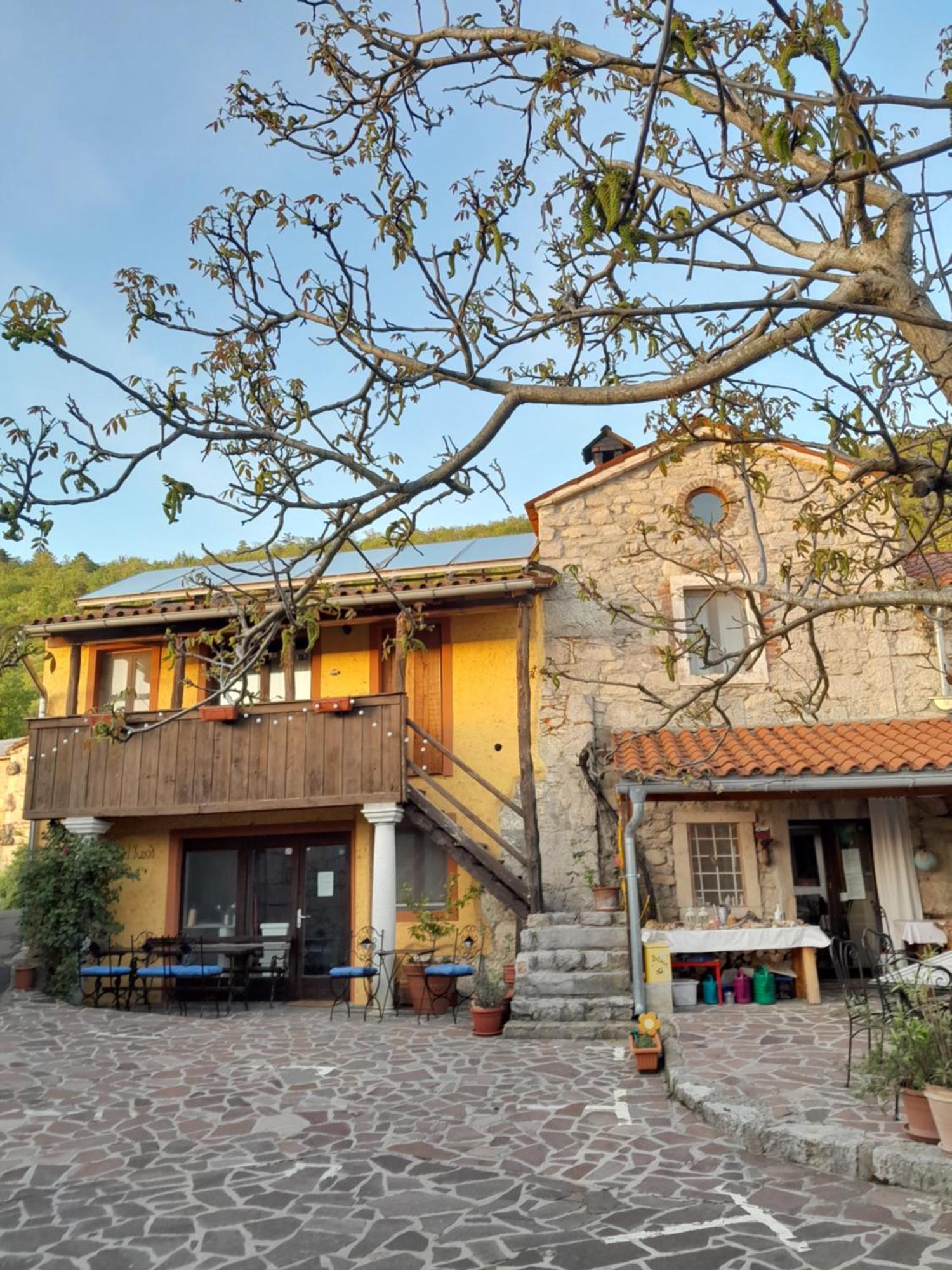 Hostel Xaxid Črni Kal Εξωτερικό φωτογραφία